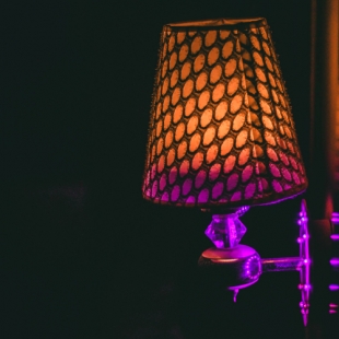 LED 